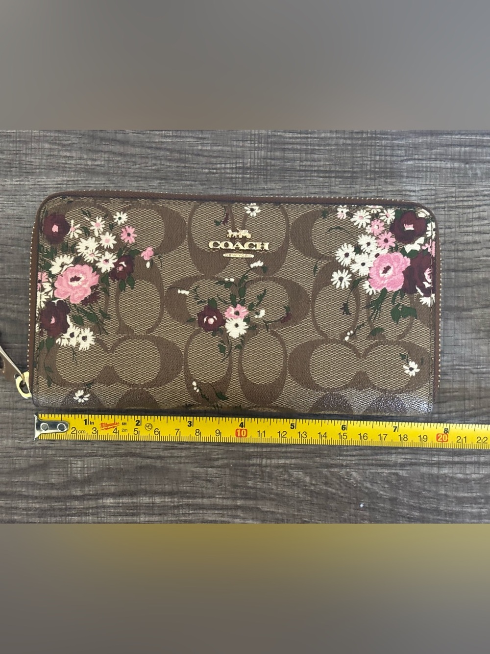 EUC Coach Long Zip Around Wallet in Signature Canvas with Evergreen Floral - Picture 12 of 12